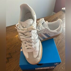 Women’s Adidas Sambas 7 1/2 white w/ silver stripes. Excellent condition.